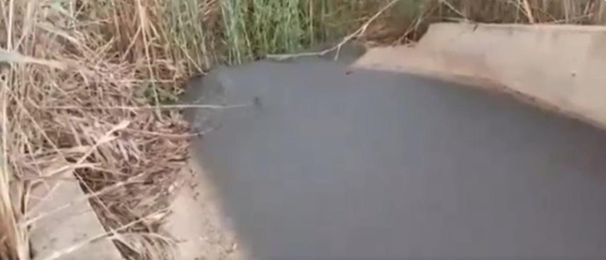 Vertido de aguas sucias desde la estación de bombeo de La Puebla a la Rambla del Albujón.