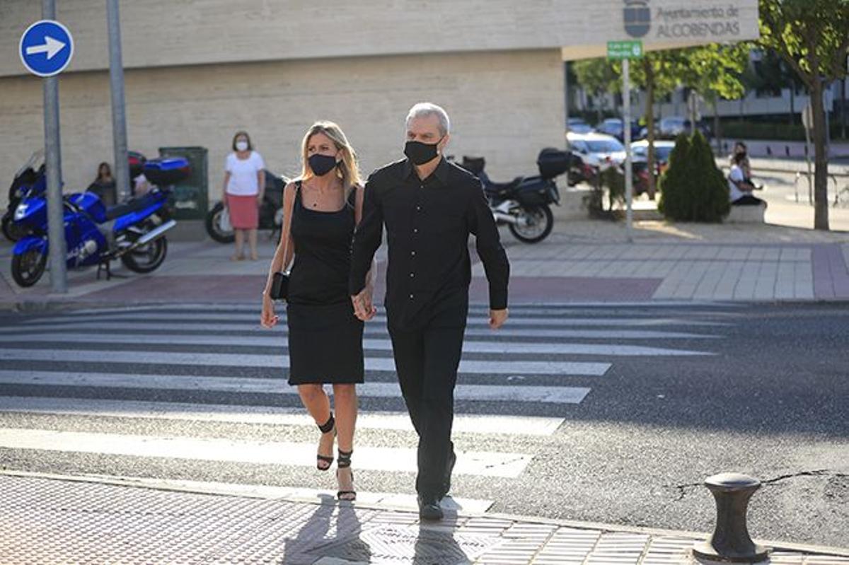 Ramón García llegando al funeral por Álex Lequio