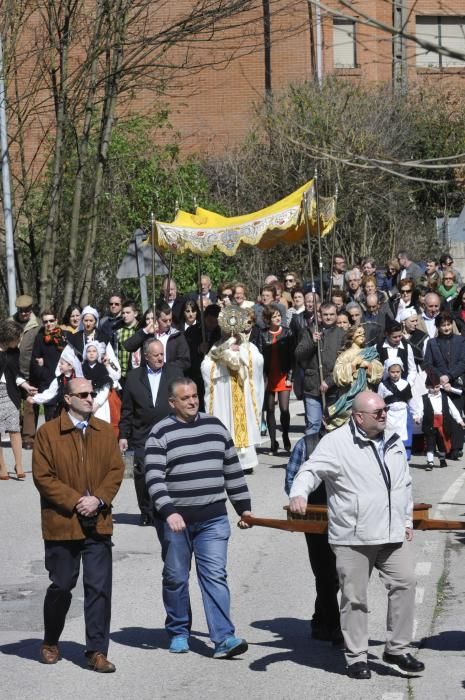 Misa y procesión de El Encuentro en Campomanes