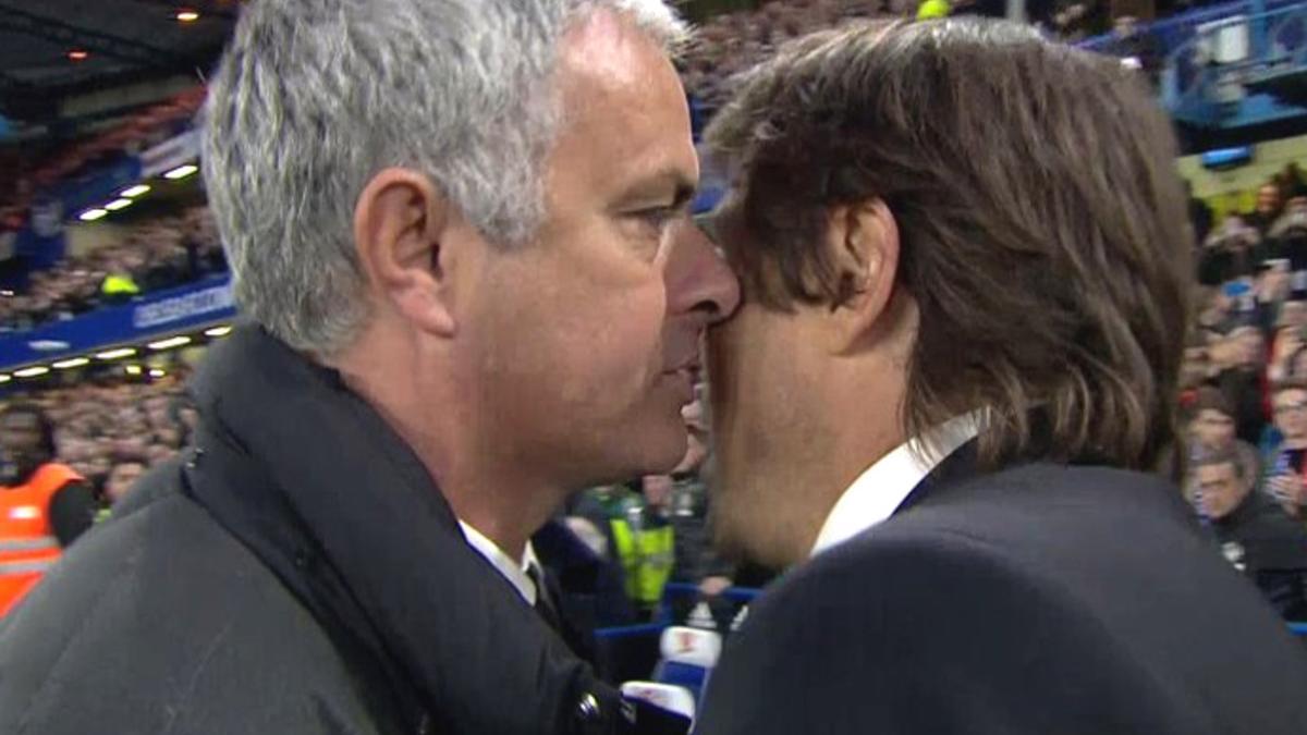 El roce entre Mourinho y Conte fue captado por las cámaras