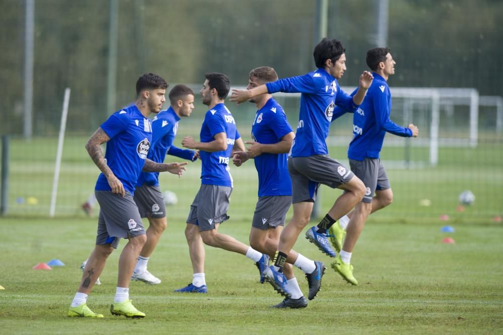 La primera plantilla se ejercita en Abegondo antes de viajar a Girona, donde se enfrentará al equipo local el sábado a las 21.00 horas.