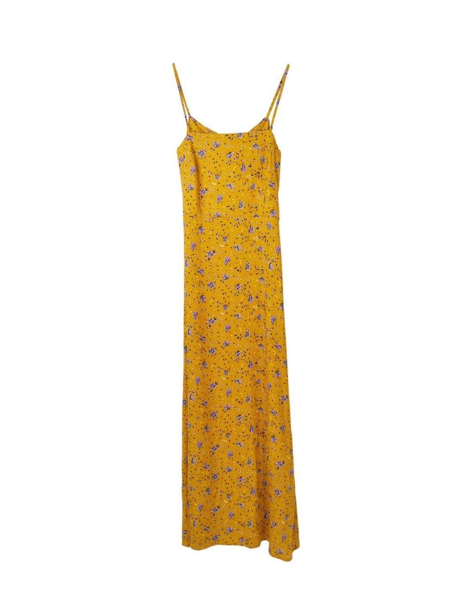 Vestido largo con estampado de flores de Stradivarius. (Precio: 29,99 euros)