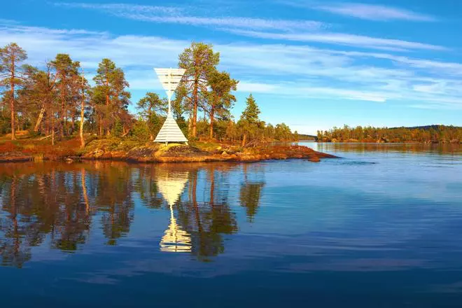 En las entrañas de Inari, el lago sagrado de la Laponia finlandesa