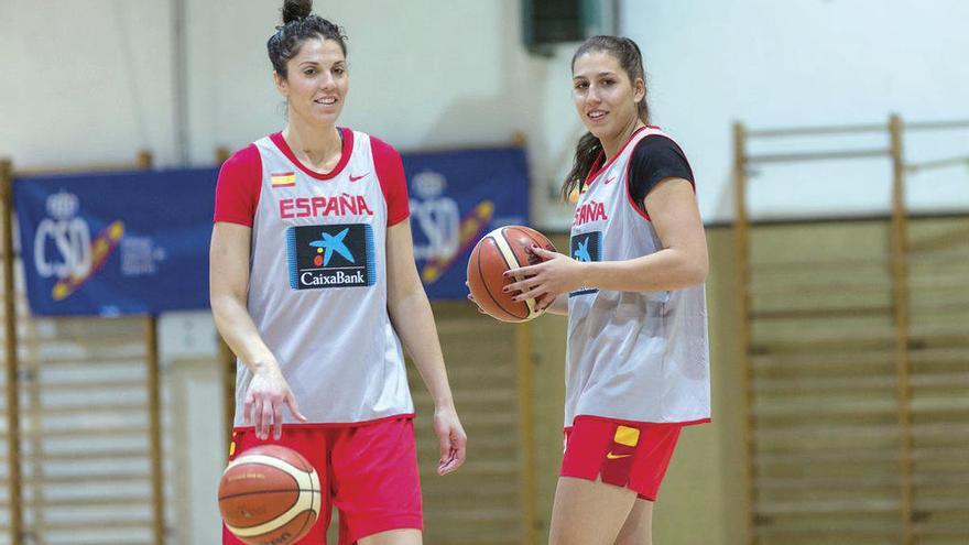 Bea Sánchez y María Araújo, en un entrenamiento. // FEB