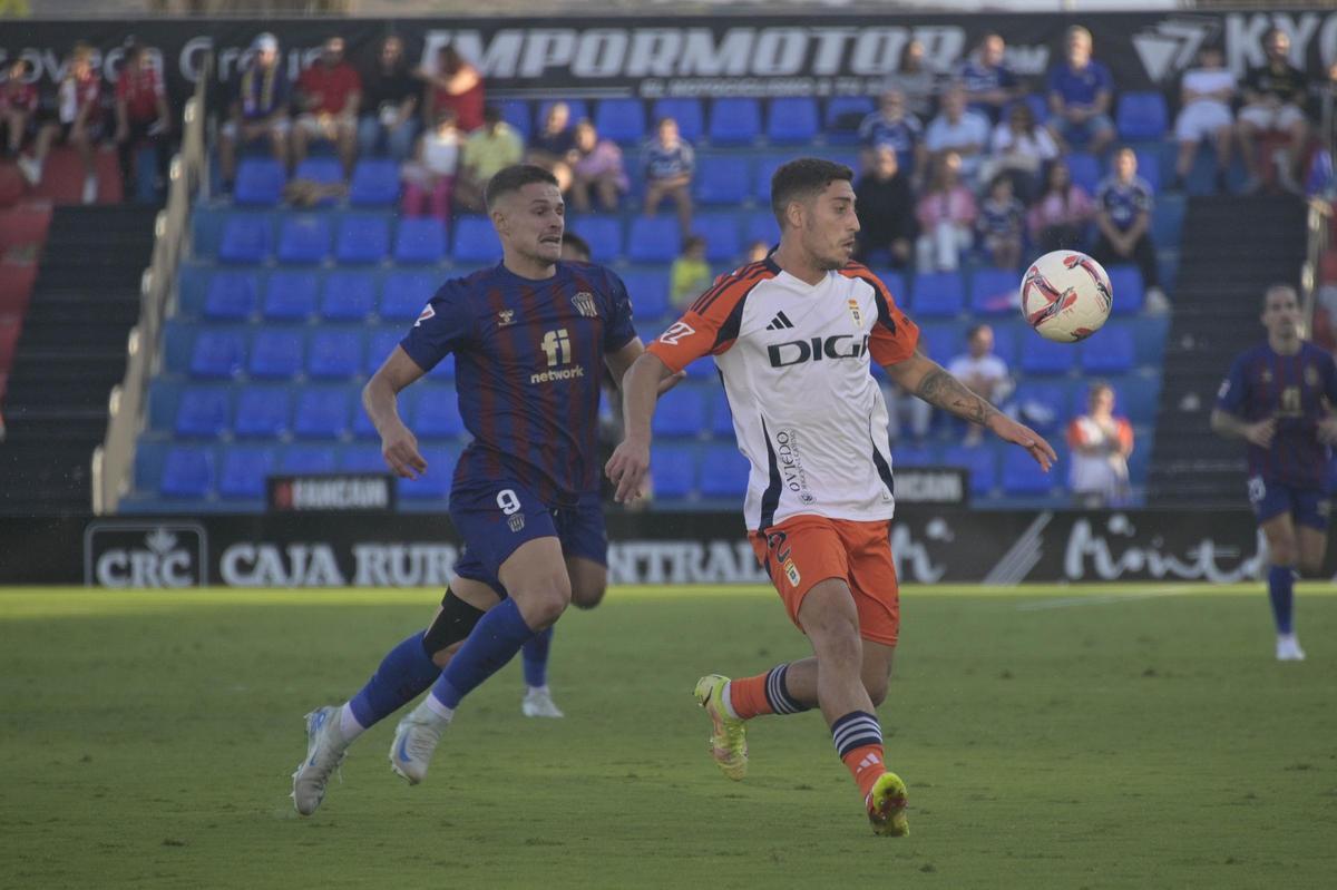 Eldense-Oviedo: El Eldense se diluye pero vuelve a sumar