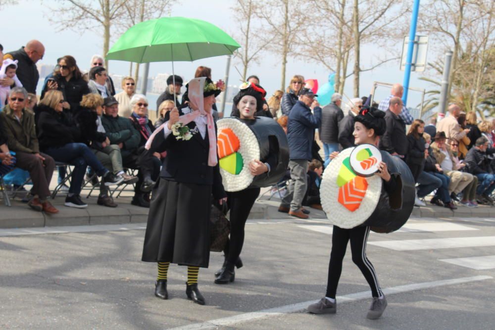 Roses viu un carnaval pletòric de gent i bon temps