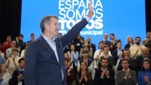 Feijóo asegura que el PSOE se ha reunido en Sevilla para amenazar a jueces y escuchar al 1