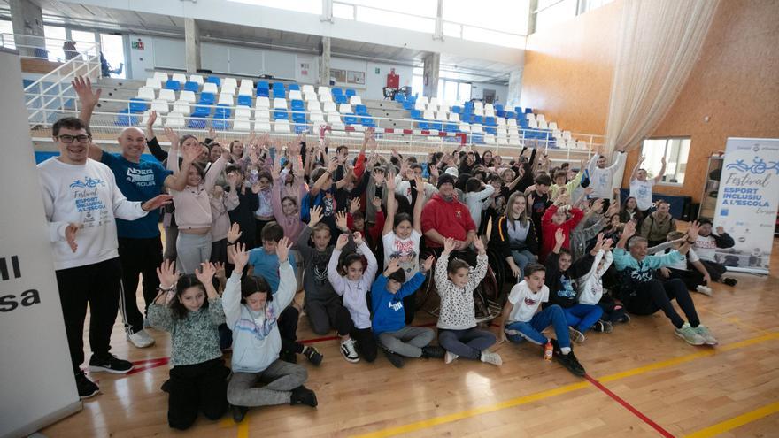 Baloncesto sin barreras con la jugadora paralímpica Sara Revuelta en Sant Jordi