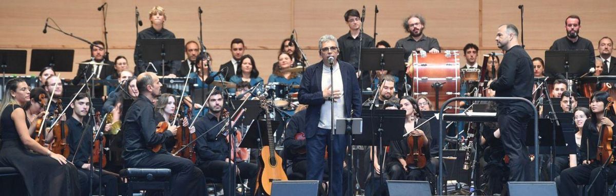 El concierto de Pedro Guerra con la Orquesta Gaos en María Pita. | Carlos Pardellas