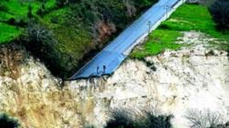 Los ríos desbordados y la lluvia se ceban otra vez en Andalucía