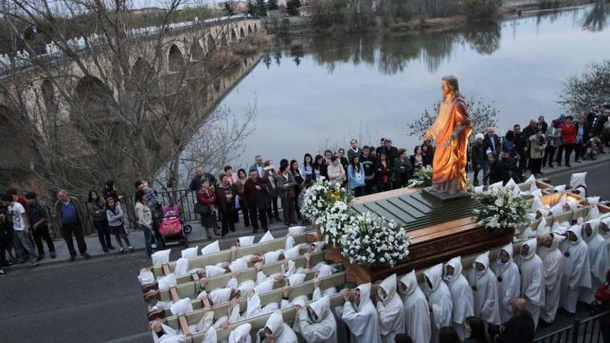 Andas utilizadas hasta el año 2012 por la Hermandad de Jesús de Luz y Vida.