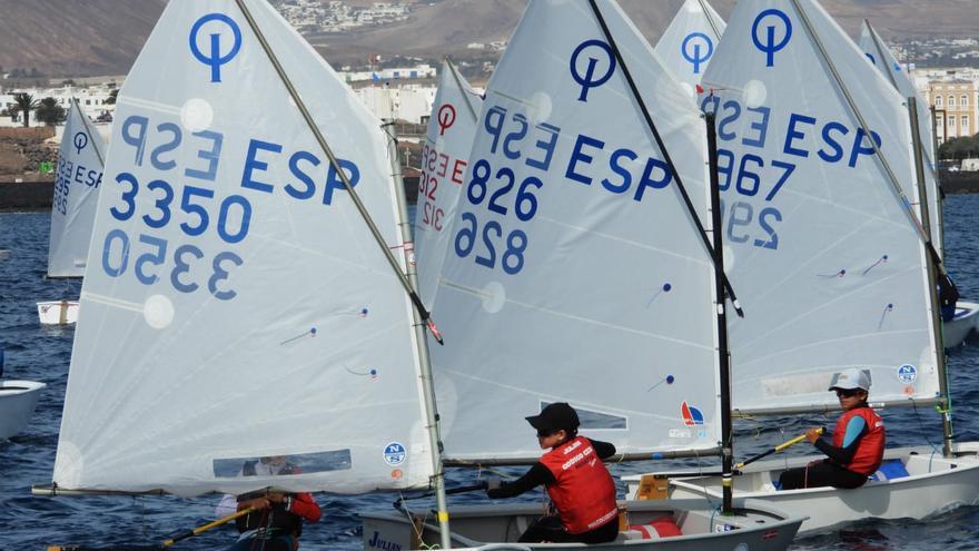 Mateo Roa (RCNA) y Marta Mansito (RCNGC) líderes absolutos tras la primera jornada