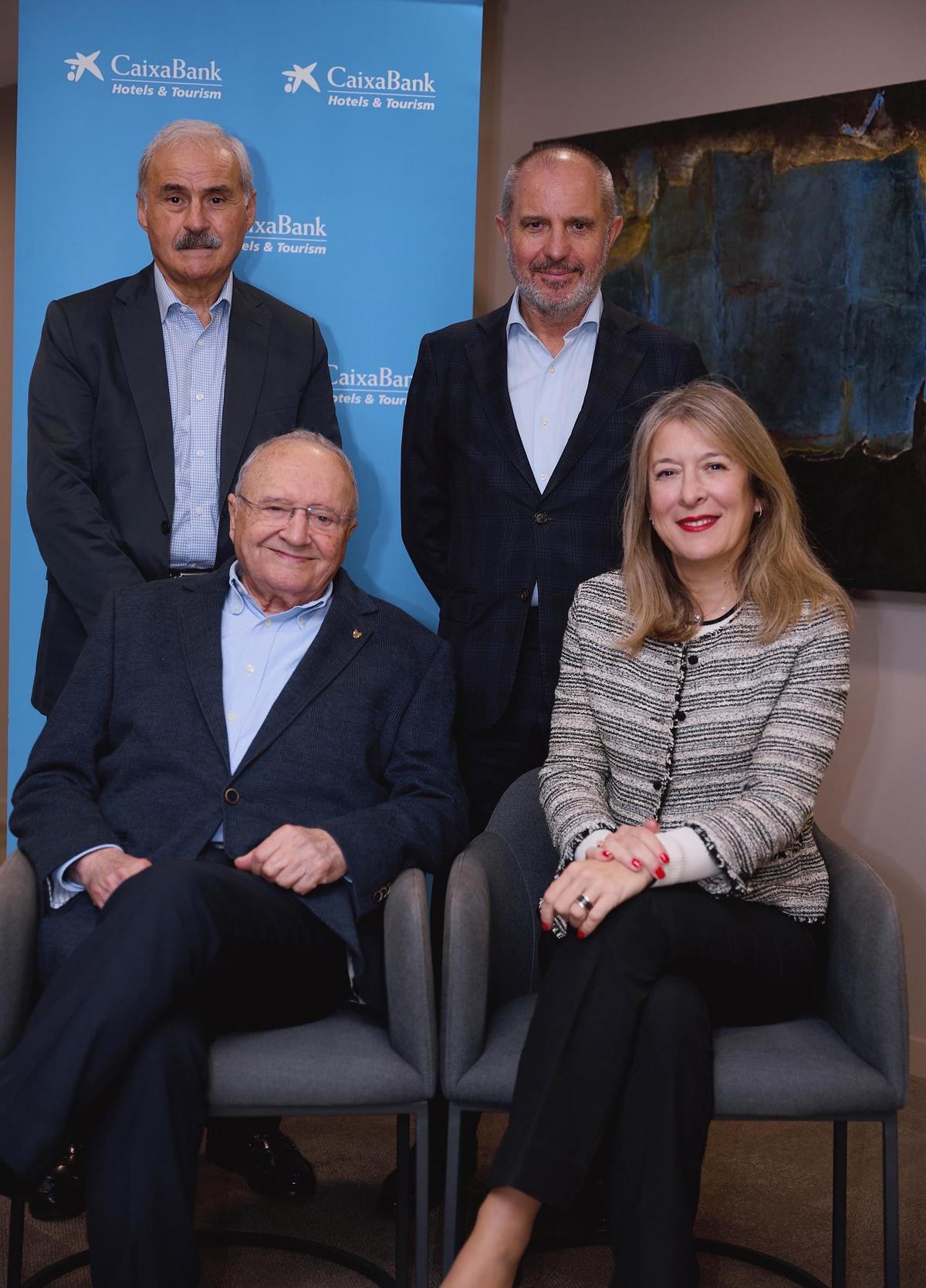 Gabriel Abraham, director general de Hipotels; Ramón Juan, director comercial de Empresas de CaixaBank;  Juan Llull, presidente y fundador de Hipotels; y María Cruz Rivera, directora territorial de CaixaBank en Baleares.