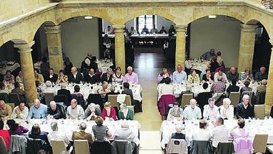 Comida anual de los jubilados de Tineo