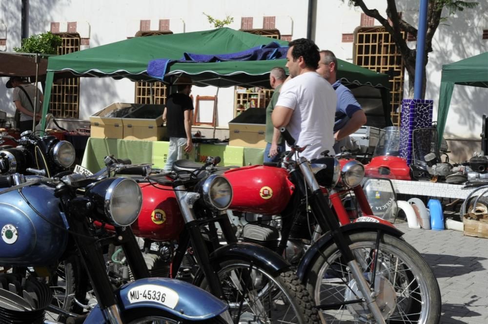 Lo coches antiguos conquistan  el Cuartel de Artillería