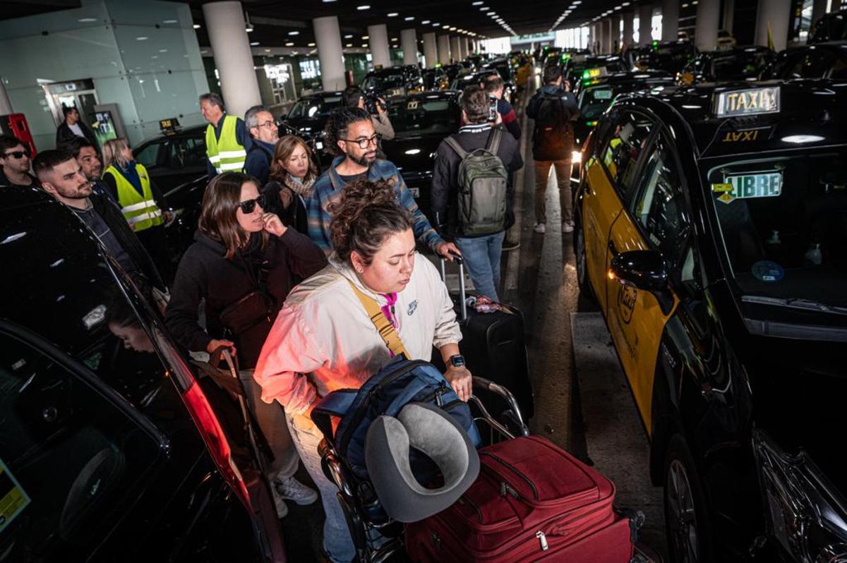 Protesta de taxis en el aeropuerto de Barcelona