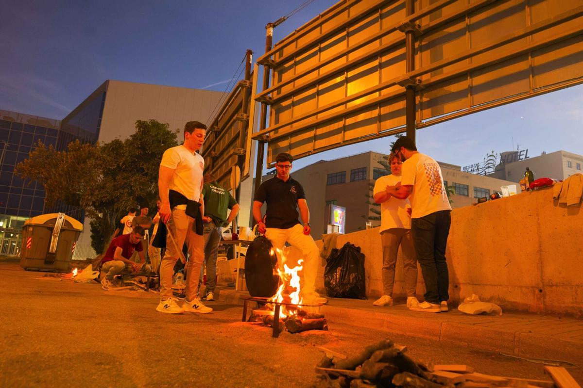 Vila-real viu una multitudinària nit d’empedrats en ple equador de les festes patronals