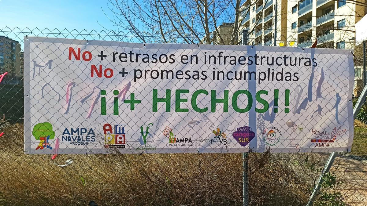 'Protesta acuática' de las Ampas de los dos colegios de Arcosur por la ...