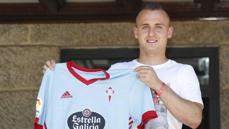 Stanislav Lobokta, con la nueva equipación del Celta. // @RCCelta