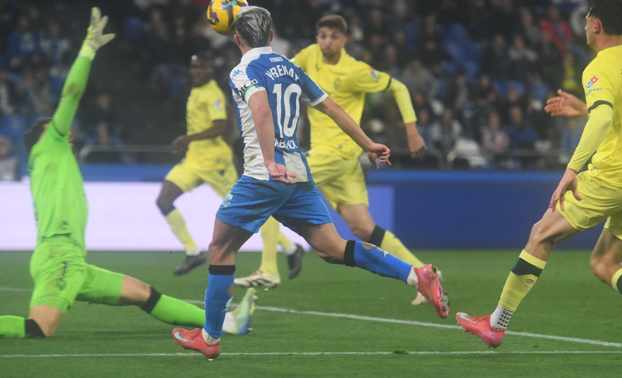 El Deportivo doblega al Almería en Riazor (3-1)