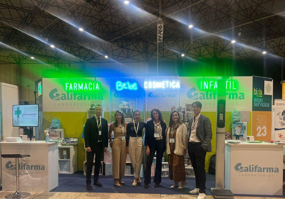 Los directivos de Galifarma, en una feria especializada en Farmacia en Sevilla.