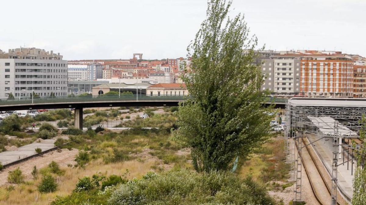 Zona de actuación ferroviaria en la estación de Moreda. | Ángel González