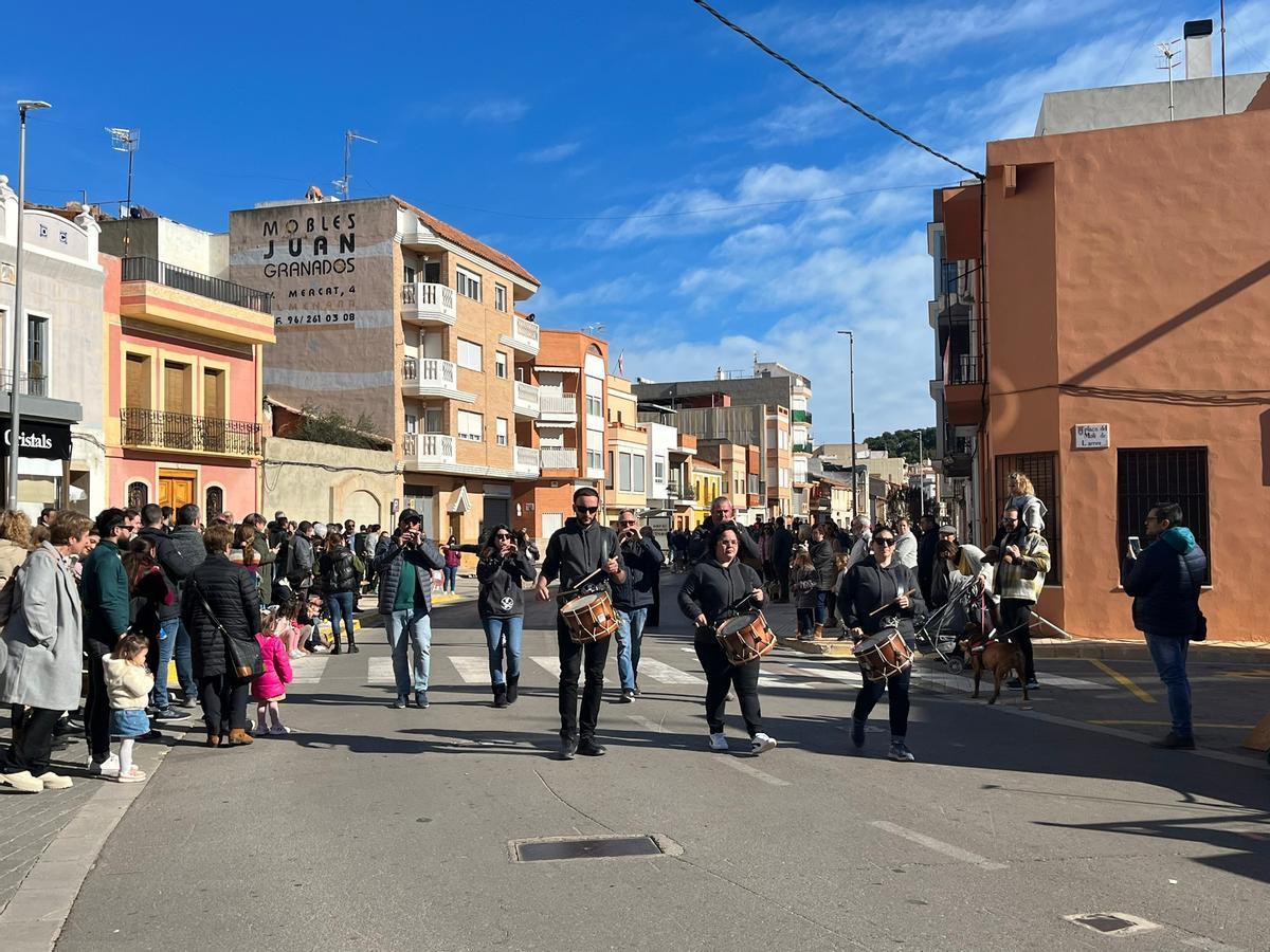 Els 'dolçainers i tabaleters' de la Garramatxa de Almenara se han encargado de poner la nota musical al acto.