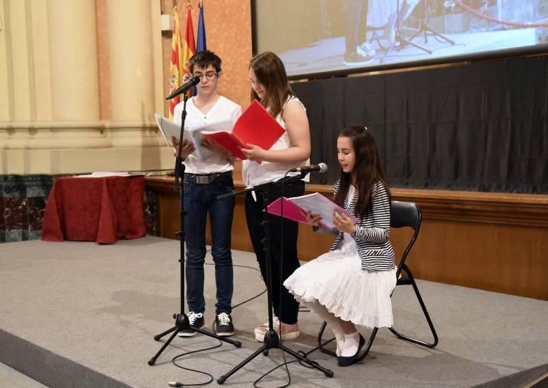 Imágenes de la ceremonia de premios por el Día de la Educación Aragonesa 2016