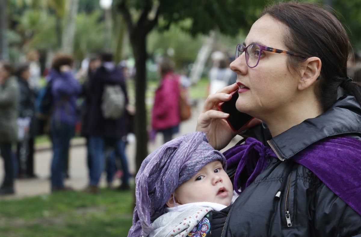 Centenares de mujeres de distintos colectivos llevan sus reivindicaciones a Colón