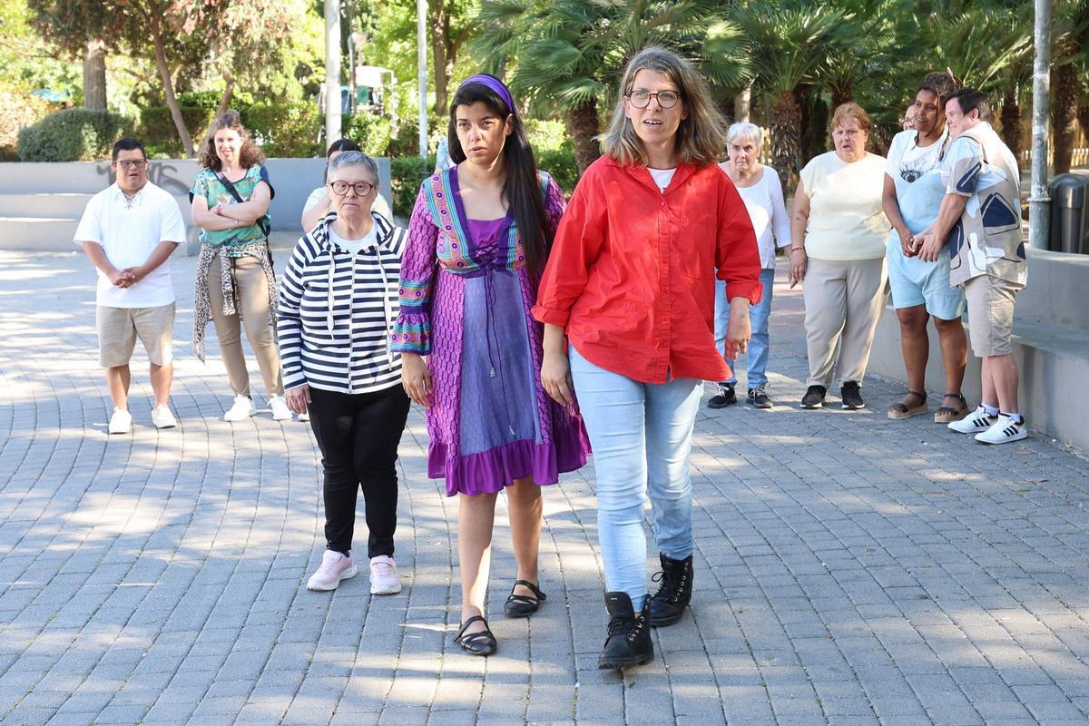 Una master class de modelaje en el Parque de la Paz, en imágenes