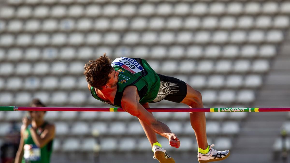 Jorge Dávila pulverizó su marca personal para conseguir el oro.