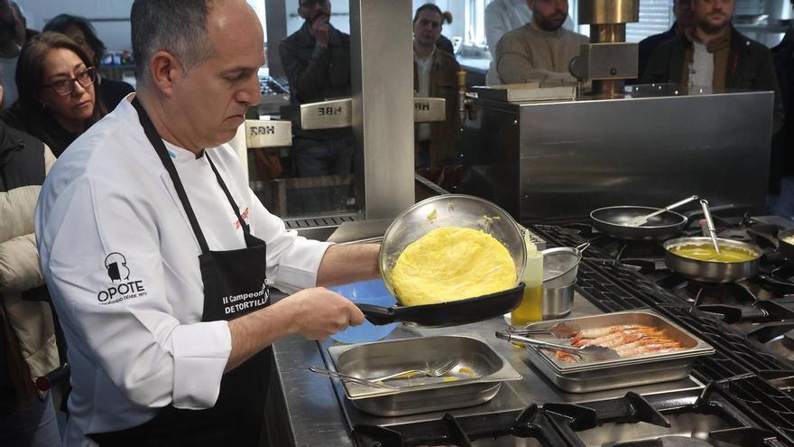 La mejor tortilla de Galicia busca dueño: "Esto es un arte, es como pintar un cuadro"