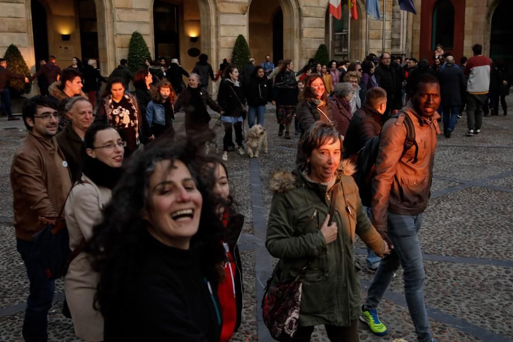 Cadena humana contra el racismo y la xenofobia