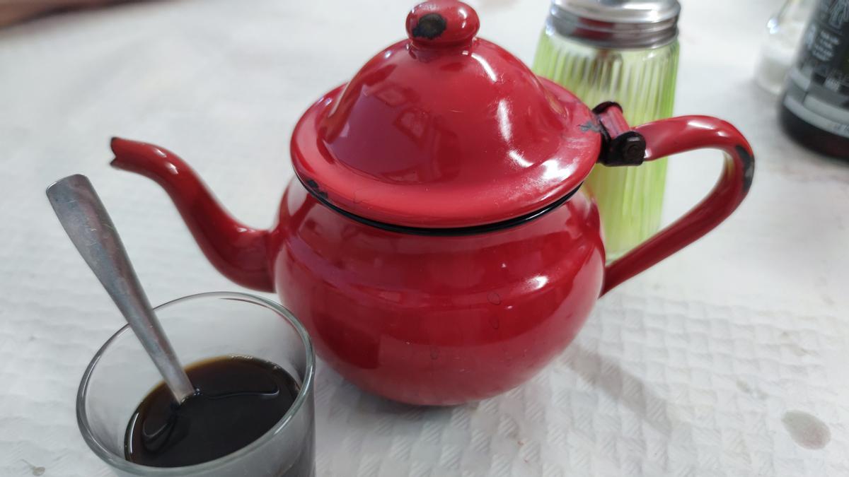 Puchero de café del restaurante Ca la Francisqueta.