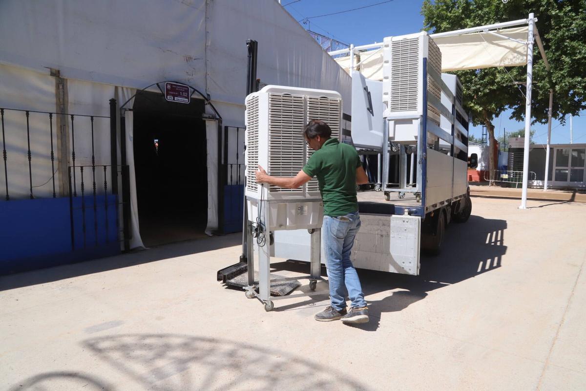 Casetas, calle del Infierno y calles principales ultiman detalles antes del gran día