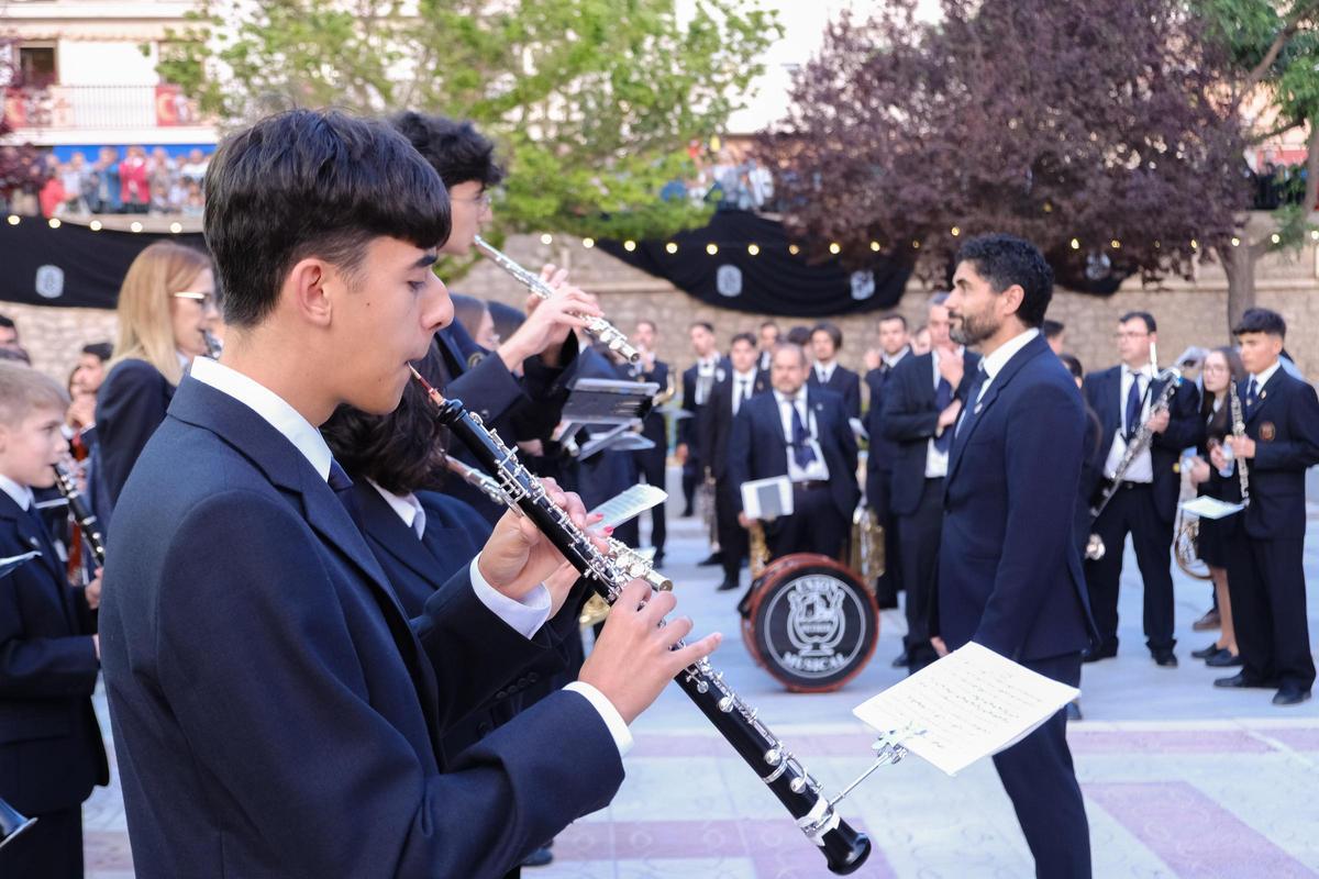 Ambientazo en el Pasodoble Petrel en el comienzo de las fiestas Ambientazo en el Pasodoble Petrel en el comienzo de las fiestas
