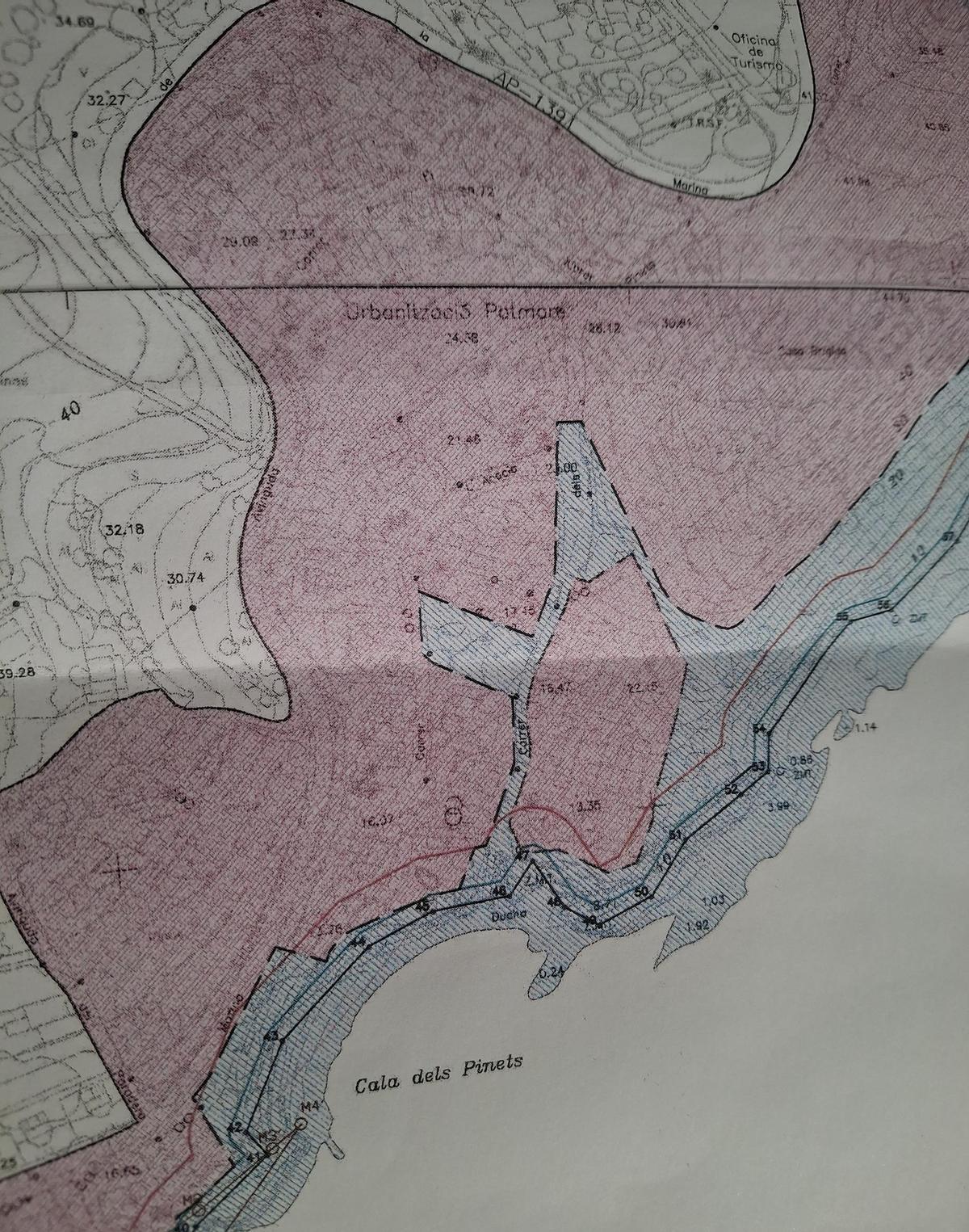 La zona en rosa, en la que está dentro todo el área del Tossal de l'Asprar o Patmore, define la zona de influencia del plan especial de protección de la franja litoral