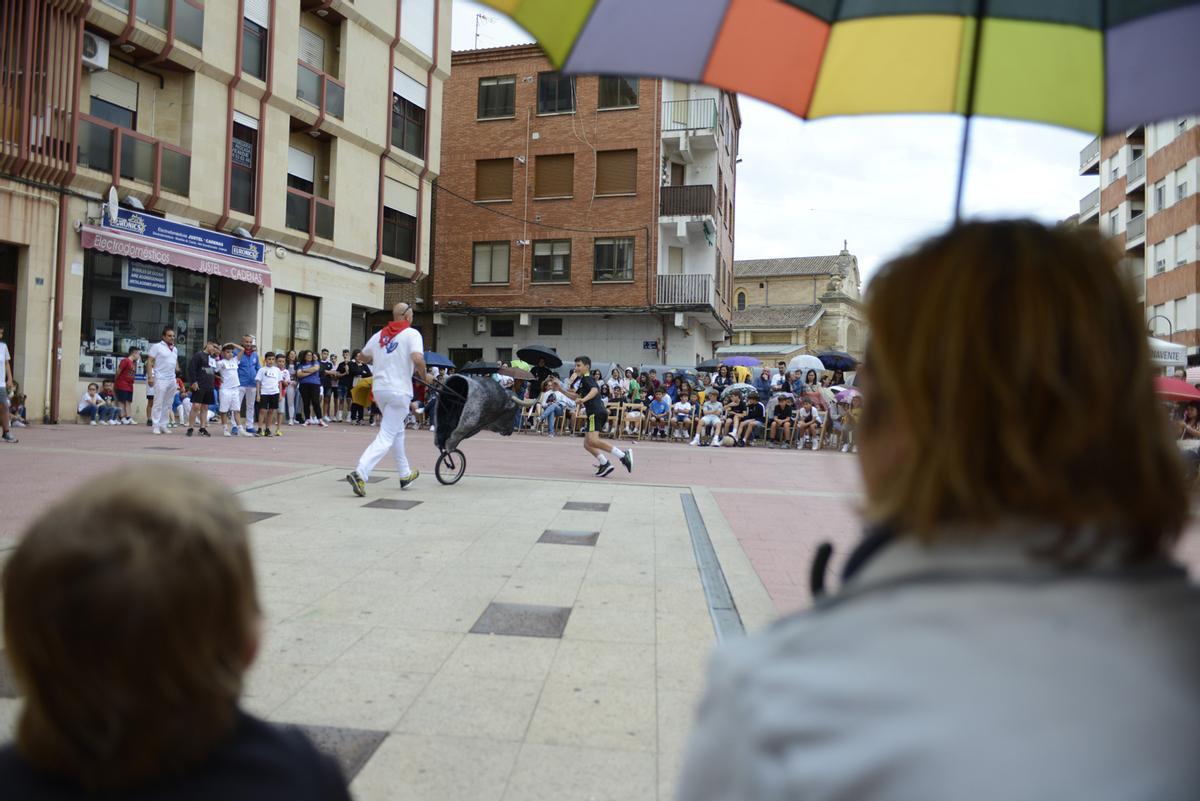 La lluvia hizo breve acto de aparición durante el evento.