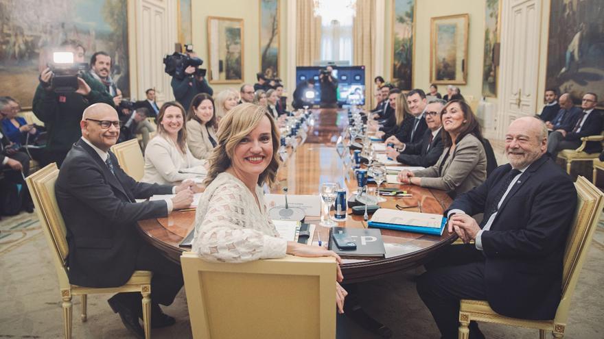 El govern espanyol convoca una reunió amb les CCAA al gener per tractar l&#039;ús dels mòbils a escoles i instituts