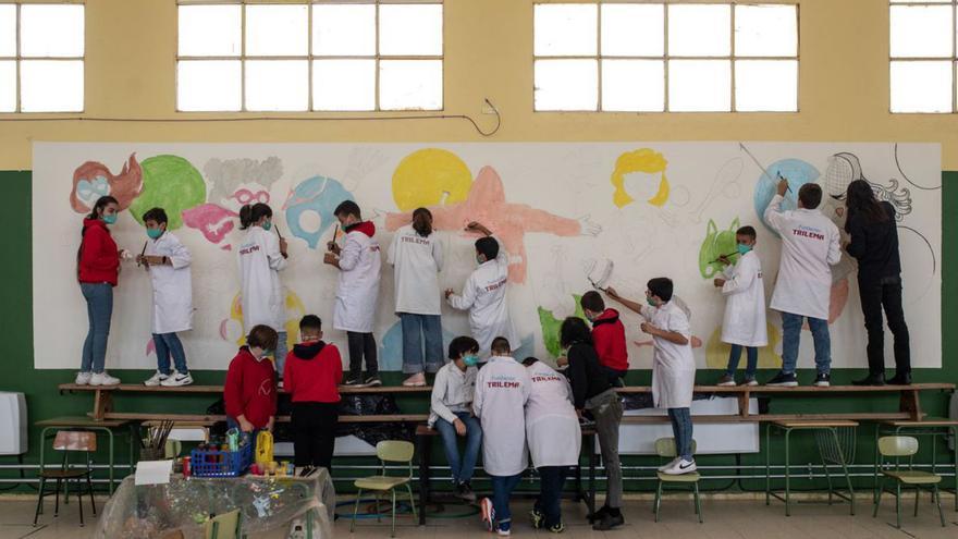 Un mural por el deporte en igualdad en el colegio Trilema de Zamora