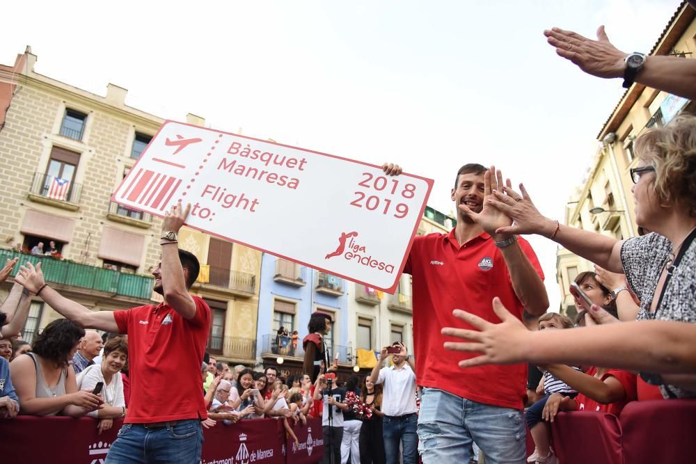 Celebració de l'ICL Manresa a la plaça Major