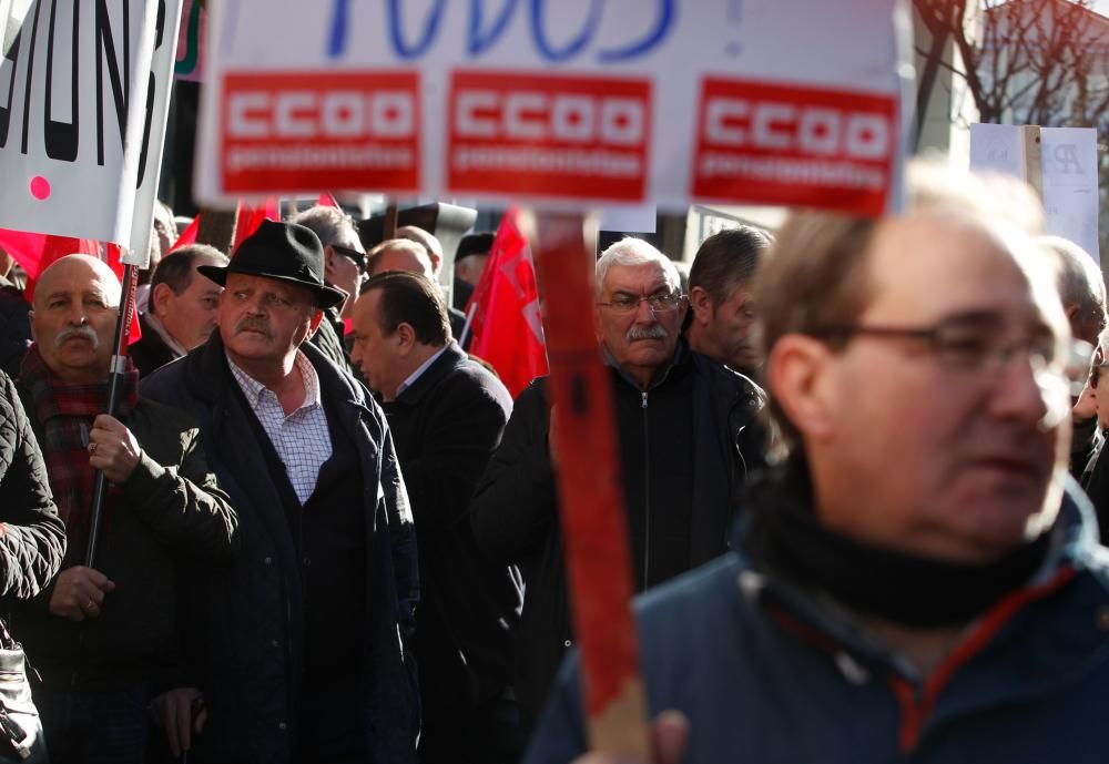 Cientos de personas  reclaman en Asturias una subida de las pensiones