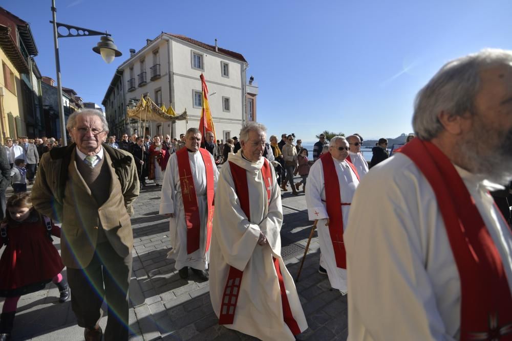 Procesión del cristo del socorro en Luanco