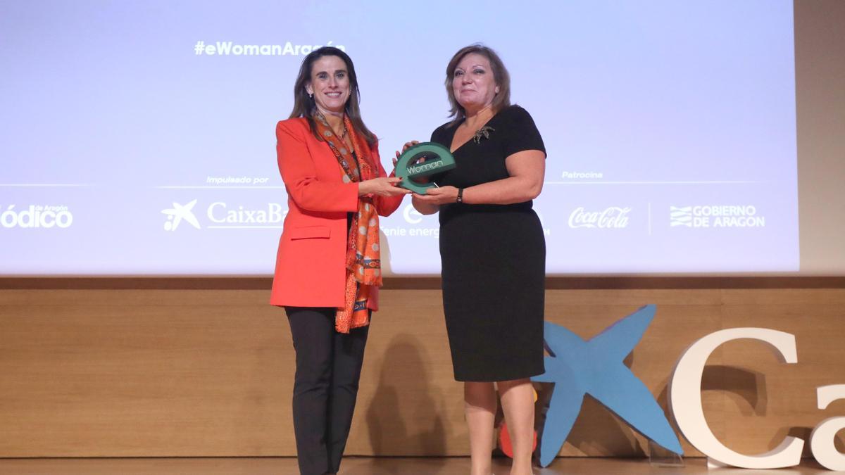 Alicia Asin fue la galardonada en Trayectoria Profesional y Marisa Clavero recogió el premio en su nombre.