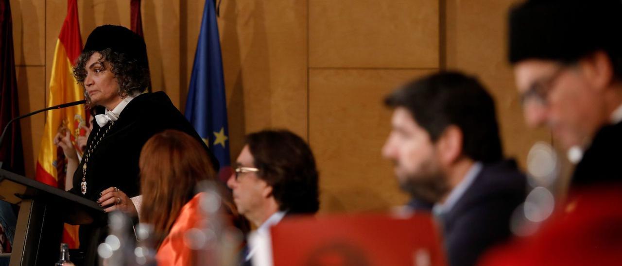 La rectora de la UPCT, Beatriz 
Miguel, durante su discurso
este lunes en el acto de inicio
del curso universitario.  loyola pérez de villegas