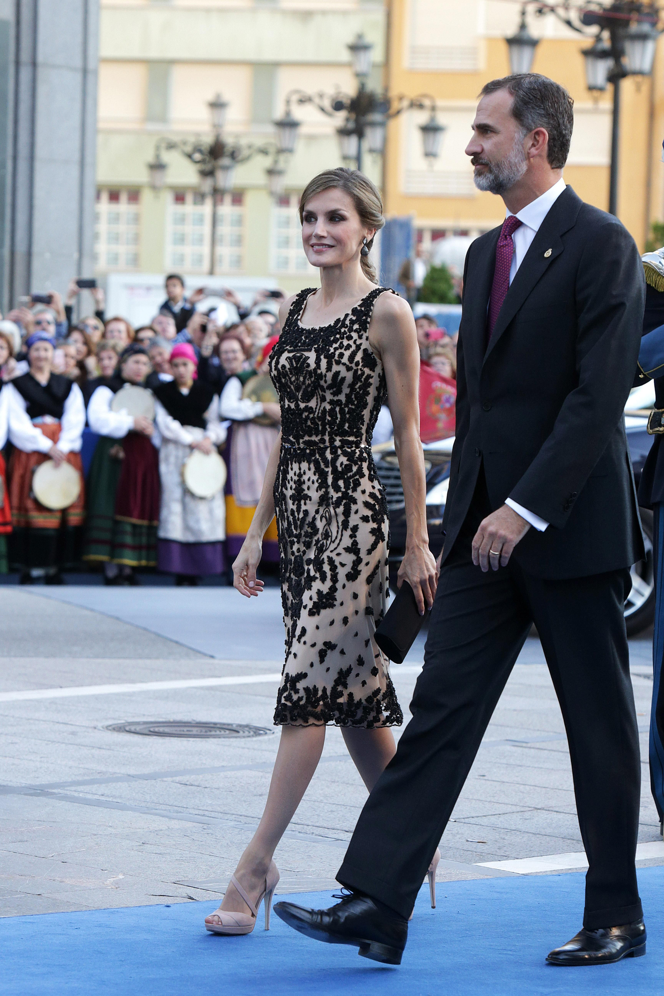 Don Felipe y doña Letizia llegan a la entrega de los Premios Princesa de Asturias 2016