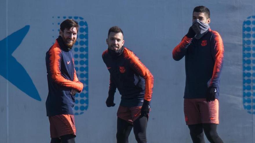 Messi mejora pero se entrena a medio gas con el Barça