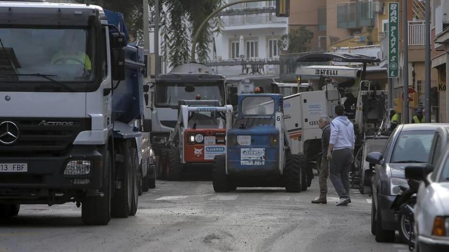 Asfaltan un tramo de la carretera Militar