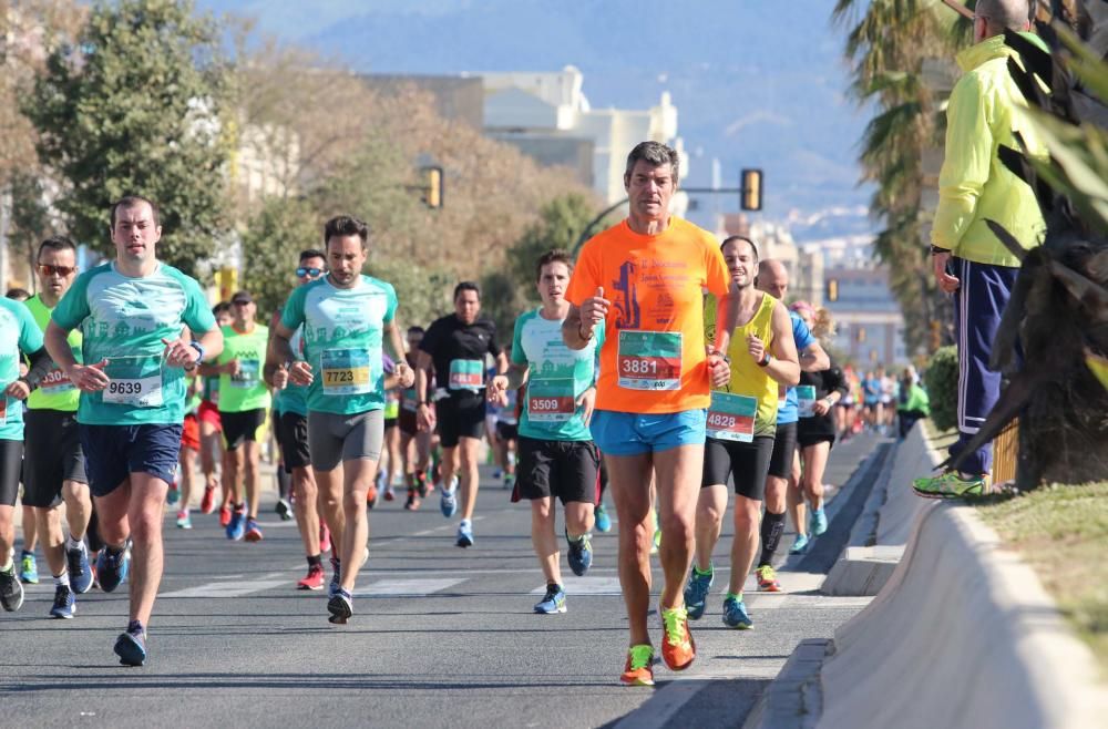 Más de 7.000 atletas tomaron la salida en una prueba que gozó de unas buenas condiciones para correr y que acabó encumbrando, de nuevo, al corredor del club Cueva de Nerja Abdelhadi El Mouaziz