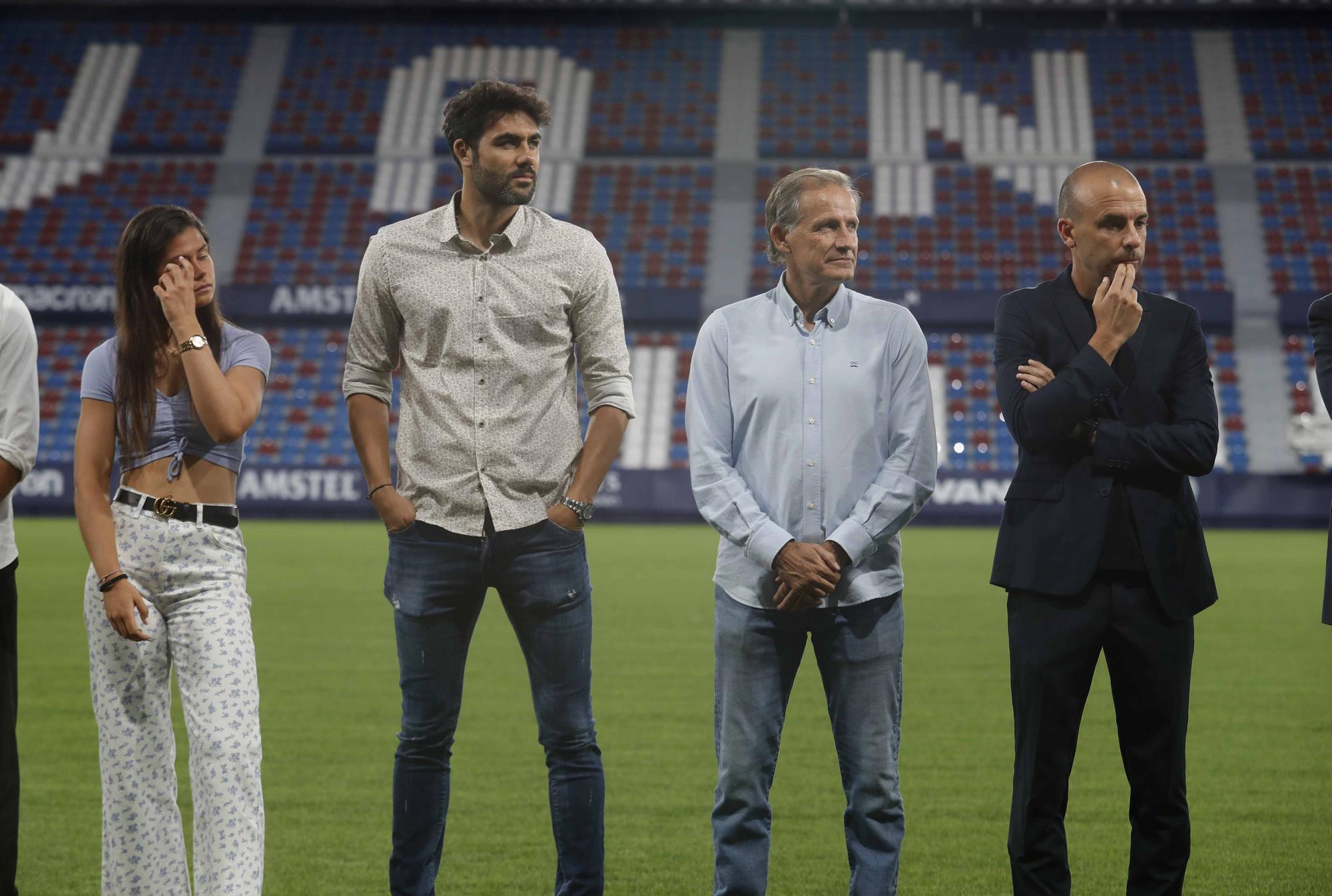 El Levante UD Iza la bandera con las peñas levantinistas